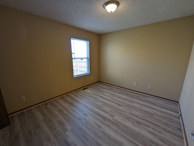 Foto del edificio - Massive Space, Massive Storage, and a Backyard to Match