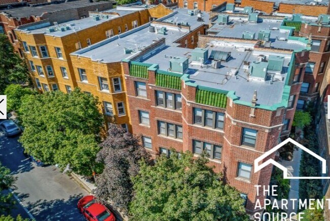 Building Photo - 622 W Roscoe St