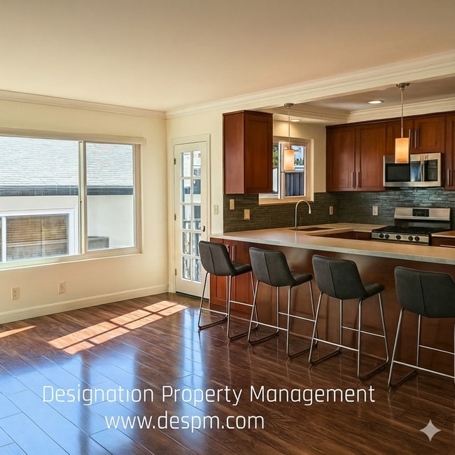 Building Photo - 7638 Hampton Ave