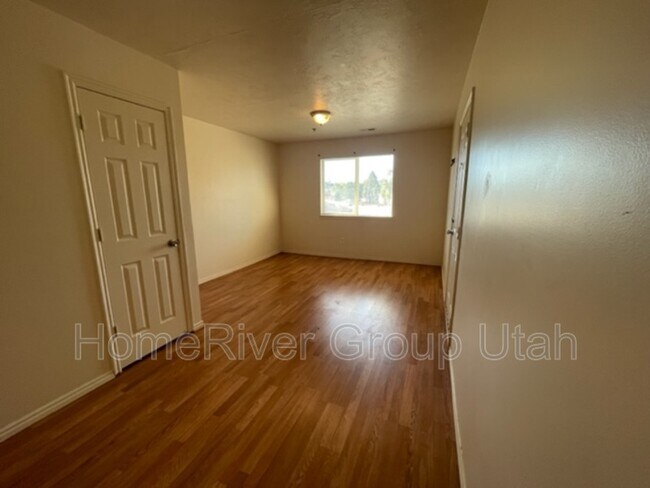 Foto del edificio - 4990 W 4850 S