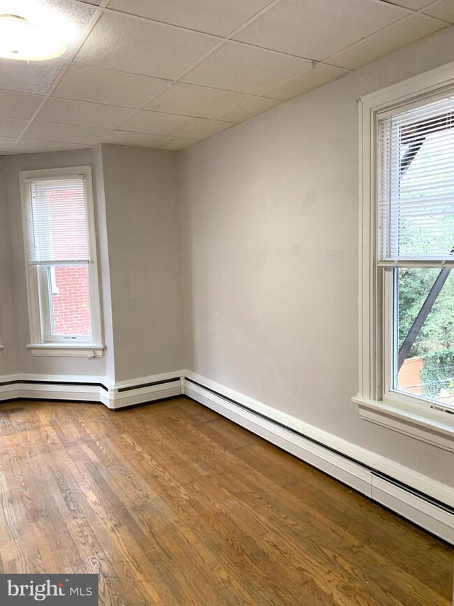 Building Photo - 711 Oak Hill Ave