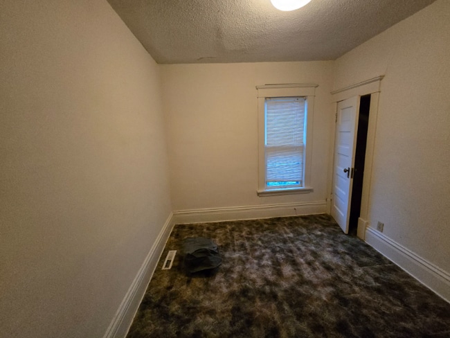 Foto del edificio - 2906 N Knox Ave