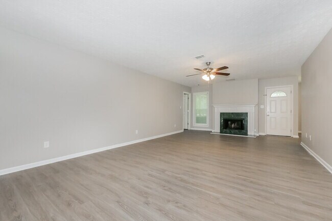 Building Photo - 11654 Heritage Dr