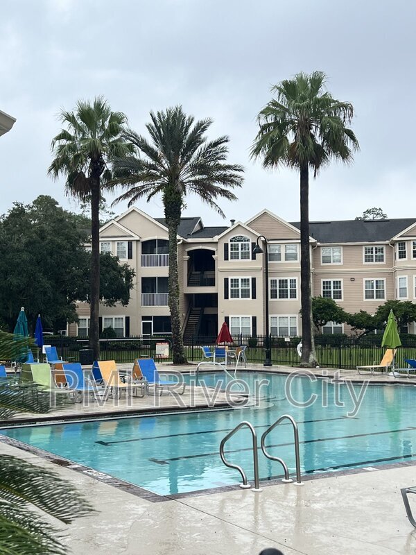 Foto del edificio - 13810 Sutton Park Dr N