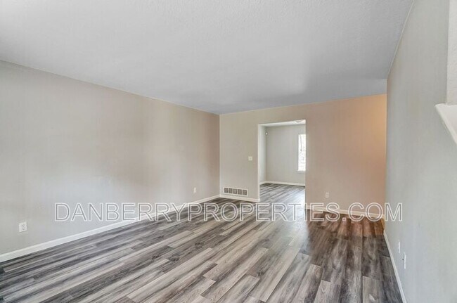 Foto del edificio - 3612 Willow Run Dr