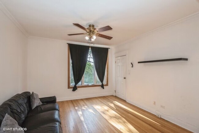 Foto del edificio - 5639 N Karlov Ave