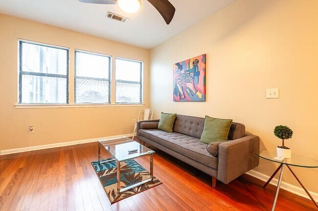 Foto del edificio - 898 Oak St SW