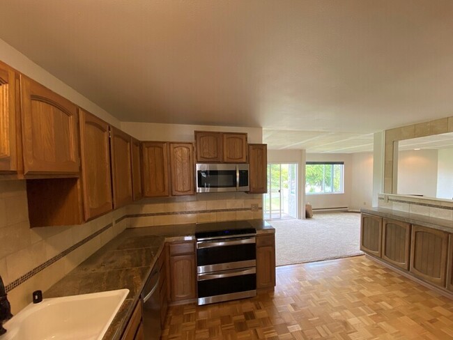 Building Photo - 9715 NE Juanita Dr