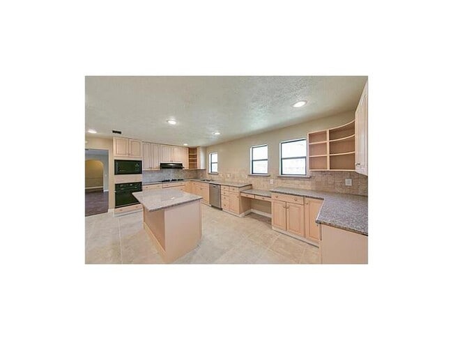 Building Photo - 1724 Midcrest Dr
