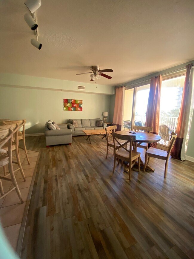 Building Photo - 9900 S Thomas Dr