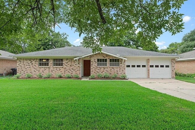 Photo - 5815 Effingham Dr House