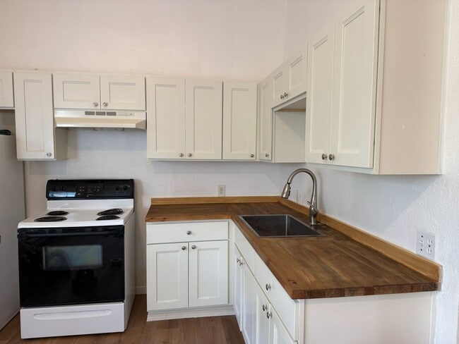 Foto del edificio - 9008 N Mohawk Ave