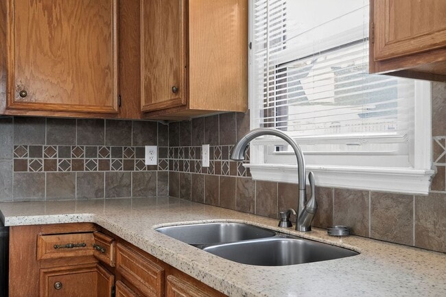 Foto del edificio - 1186 Stixfield Ct