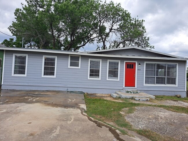 Stylish 4BR/2BA Home Near Port San Antonio... - Stylish 4BR/2BA Home Near Port San Antonio...