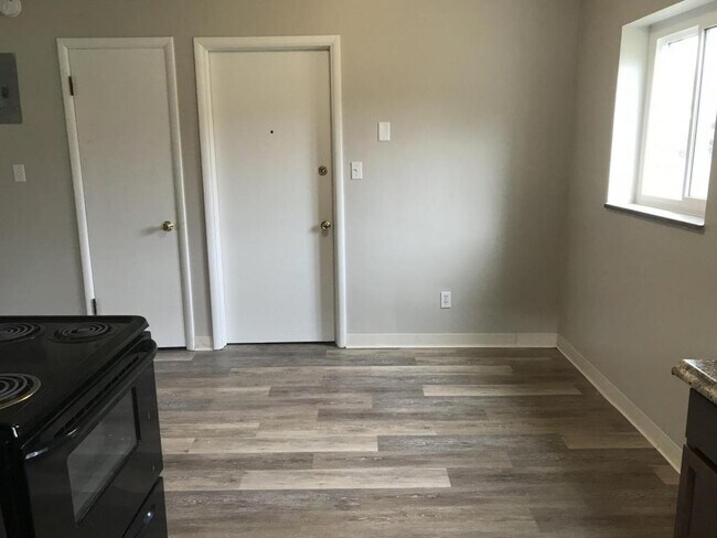 Foto del edificio - 4145 Ridge Road Unit #02