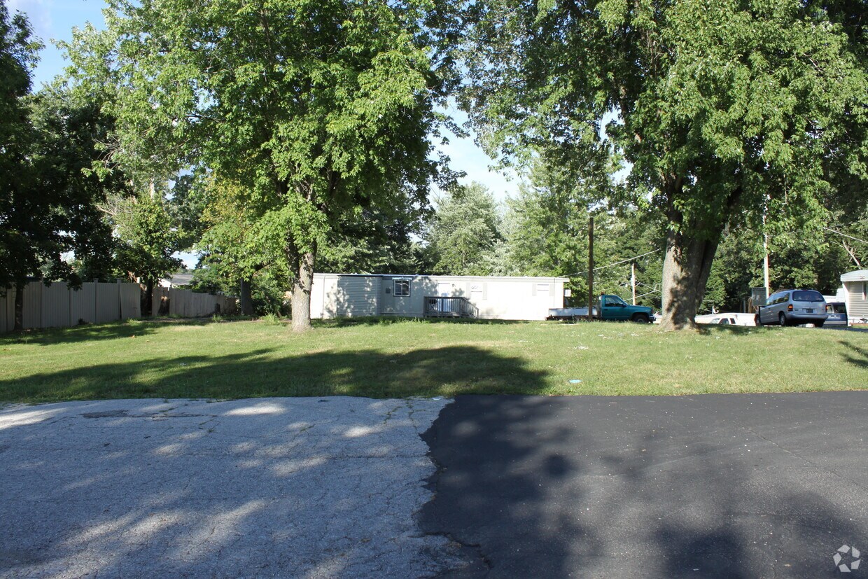 Primary Photo - 1-19 Treeview Ln