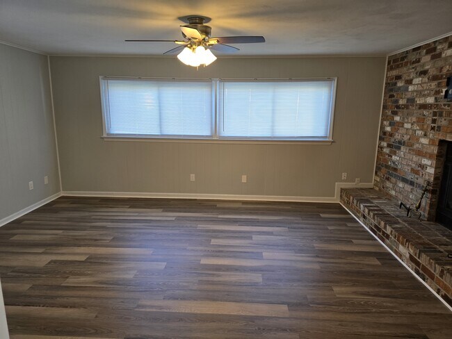 Family Room - 1584 Boles Pl