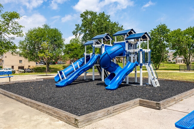 Building Photo - Woodland Village Apartments