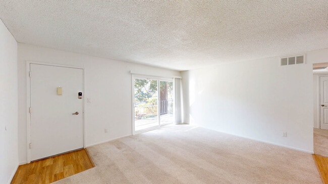 Foto del edificio - 410 Alameda del Prado