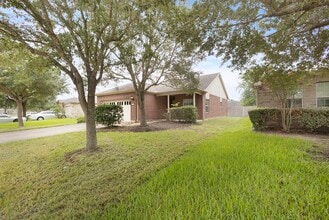 Building Photo - 831 Honeysuckle Vine Dr