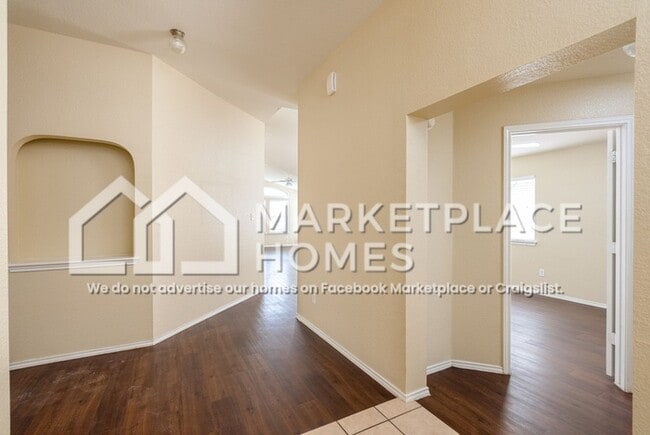 Building Photo - 5101 Golden Gate Dr