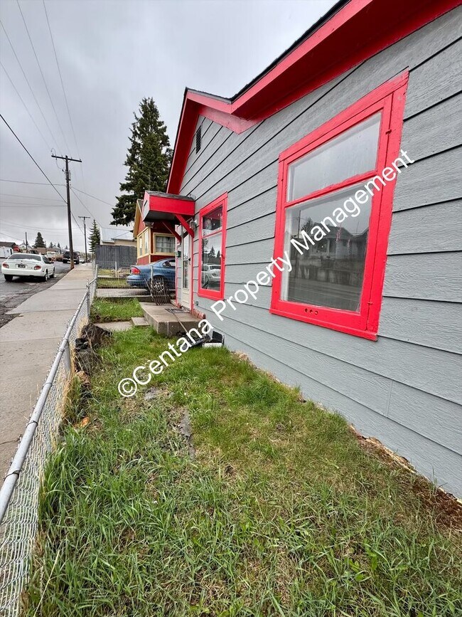 Building Photo - 330 W Daly St