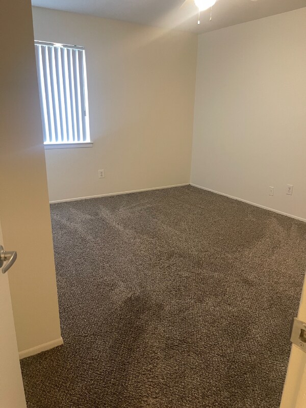 271 E Oakridge Ave Unit 202, Ferndale, MI 48220 Room for Rent in