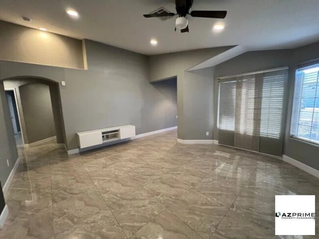 Building Photo - Very nice 3 bed 2 bath in Vista Del Sol