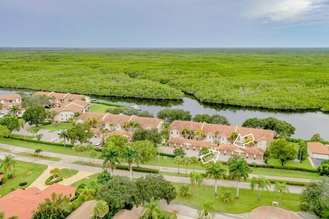 Foto del edificio - ***BOAT NATURE OR WATER ENTHUSIASTS? *** OFFERED PARTIALLY FURNISHED OR COMPLETELY UNFURNISHED **...