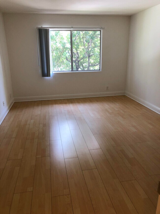 Building Photo - 15516 Sunset Boulevard