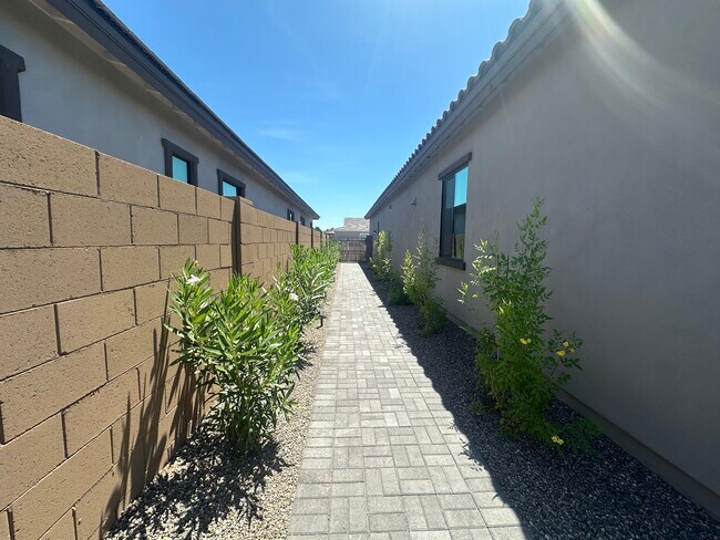 Building Photo - 7306 N 80th Ln