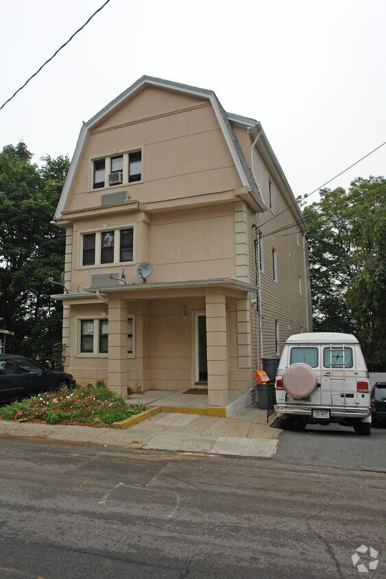 Building Photo - 10 Landscape Ave