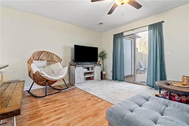 Photo - 1096 Chinook St Townhome