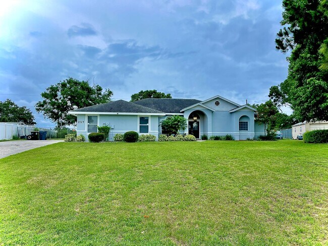 Foto del edificio - 257 White Cliff Blvd