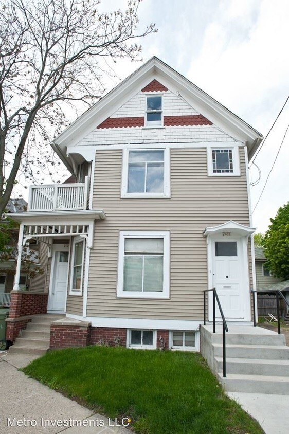 Primary Photo - 2429 N Farwell Ave