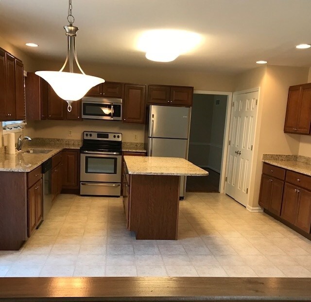 Building Photo - 20 Beech Hill Dr