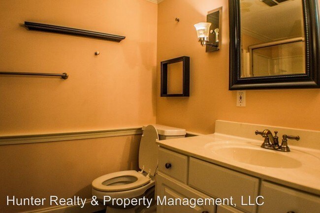 Building Photo - 5 br, 4 bath House - 7745 Fair Oaks Drive