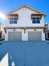 Building Photo - 2503 Lynwood Bnd