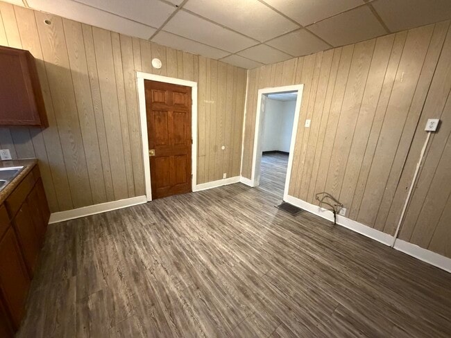 Building Photo - 12 Beard-S