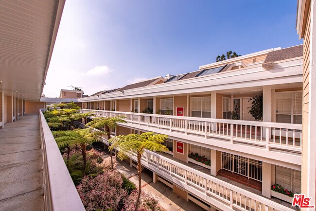 Foto del edificio - 4342 Redwood Ave
