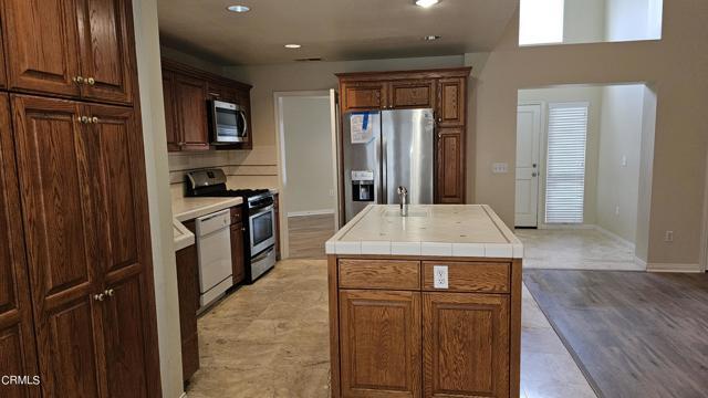 Building Photo - 21 S Michillinda Ave