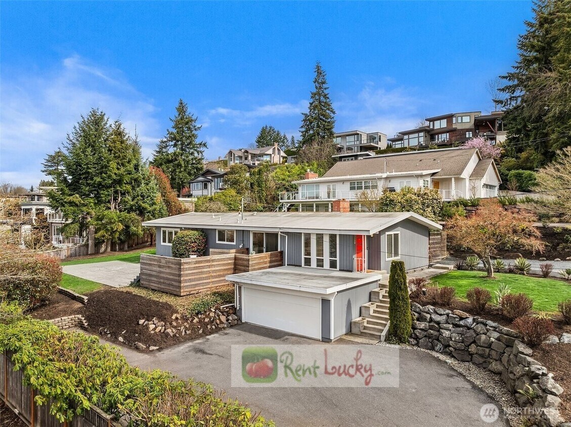 Foto principal - VIEWS, VIEWS, VIEWS!! Stunning & LARGE 4-B...