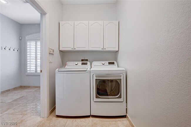 Building Photo - 1450 San Juan Hills Dr