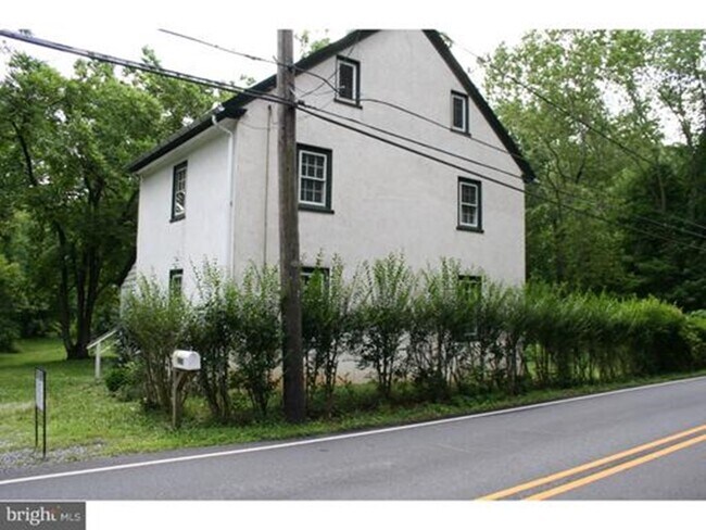 Building Photo - 845 S Waterloo Rd