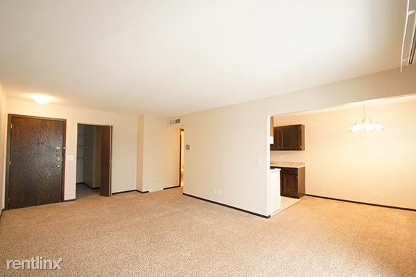 Primary Photo - 1276 Larpenteur Ave W