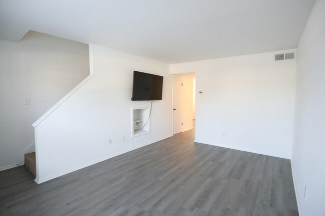 Building Photo - 519 Parkdale Dr