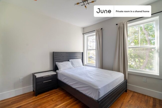 Building Photo - Room in Shared 5 bed/2 bath home