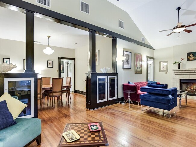 Foto del edificio - 1317 Kenwood Ave