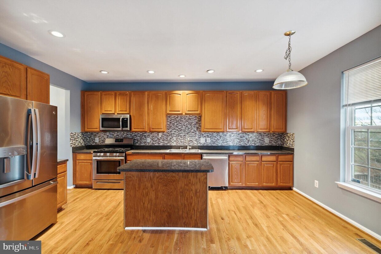 12063 Kemps Landing Cir, Manassas, VA 20109 Townhome Rentals in