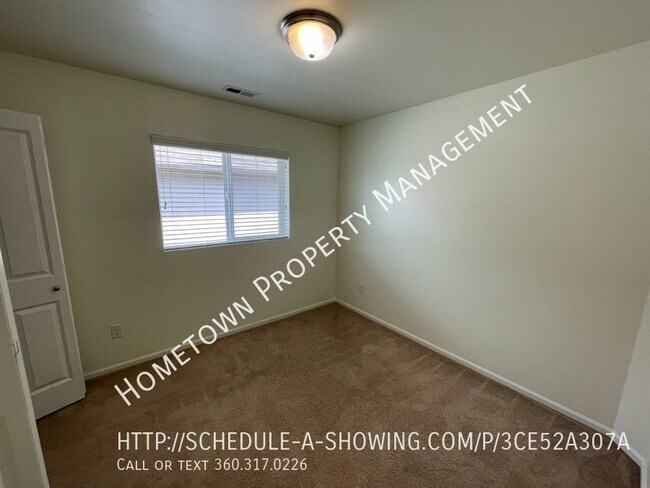 Building Photo - Beautiful 5 bedroom 3 bath home with offic...